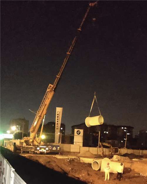 老河口市“弯臂矫正”—— 吊车的 “形变补偿” 技术