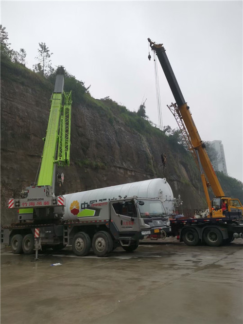 老河口市“不怕风雨冻”—— 吊车的 “恶劣环境适应” 技术
