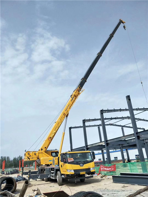 老河口市超高层建筑钢结构吊装案例